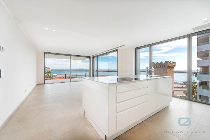 Wohnung im vierten Stock mit herrlichem Blick auf den Hafen und die Stadt