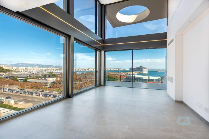 Luxuriöses Penthouse mit Blick auf den Hafen und die Stadt
