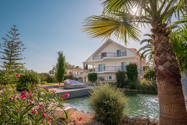 Villa moderna con vistas al mar a sólo 10 minutos en coche de Palma