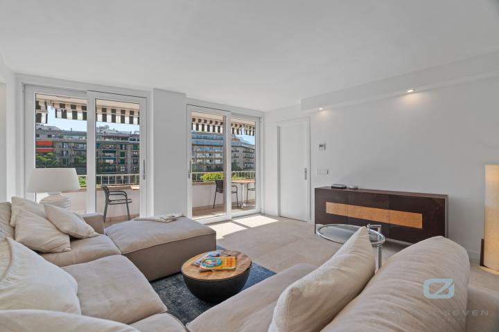 Oportunidad única: apartamento moderno de 3 dormitorios con vistas parciales al mar en Palma centro