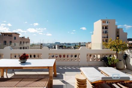 Designer Penthouse with Cathedral & Sea Views