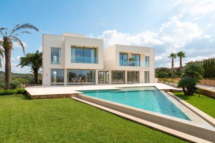 Luxury villa for rent with swimming pool, spa and panoramic views