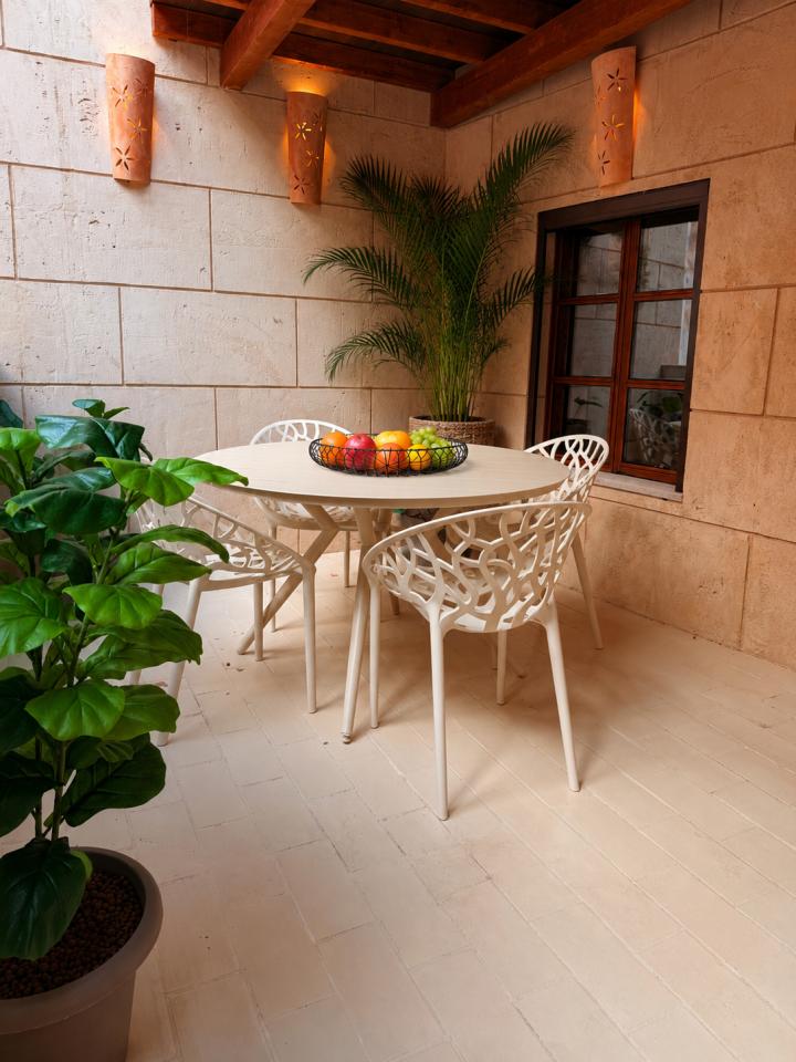 Stilvoll renovierte Wohnung mit traumhafter Privatterrasse in Llucmajor