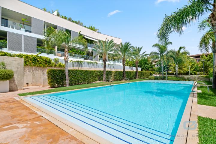 Amplio piso con jardín en venta en Arabella, Palma