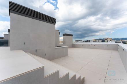 Gallery 12